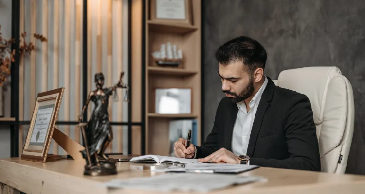 Divorce Lawyer team providing professional consultation